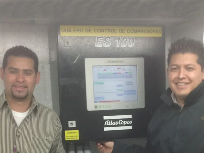 Left: Armando Guerra, Maintenance Manager at No Sabe Fallar；Right: Ing. Ricardo Díaz Badillo, Sales Engineer at Atlas Copco Mexico